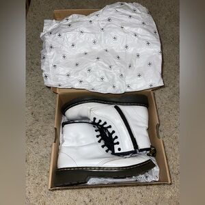 Women’s Doc Martens White